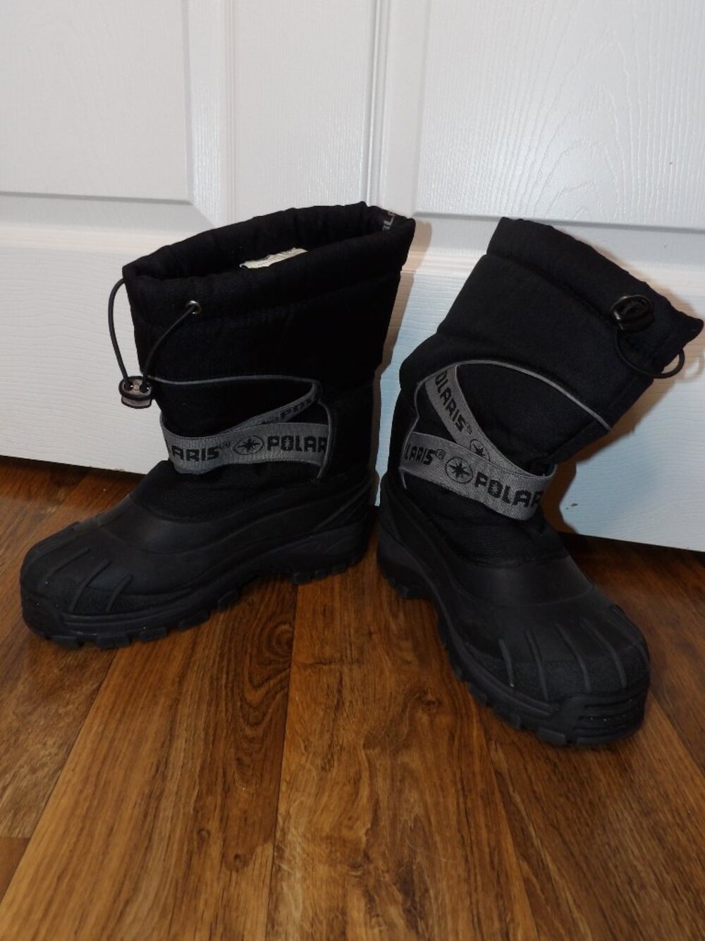 Polaris Black Youth Snow Boots with Drawstring Cinch Closure Size 6